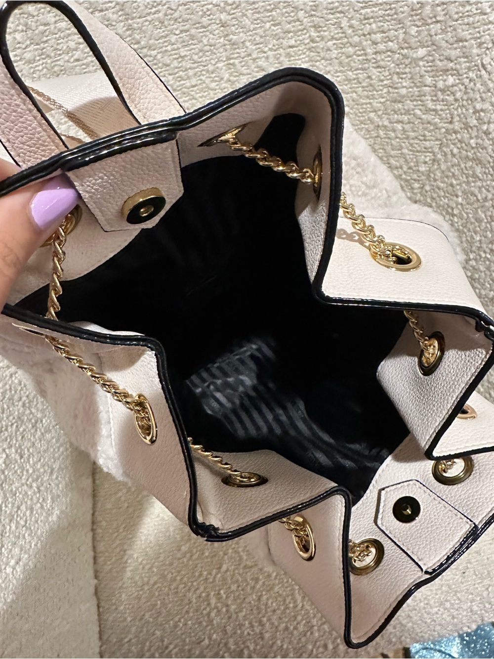 Cream Sherpa Drawstring Bucket Bag with Gold Chain - Picture 2 of 3